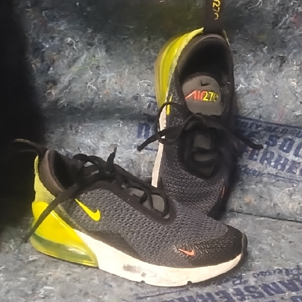 Nike Air Max 270 Kids Shoes - Black and Yellow